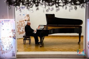 Molčanov nastupio na KotorArtu Molčanov nastupio na KotorArtu