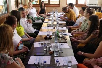 Porodicama u riziku od socijalne isključenosti neophodno obezbijediti kvalitetne servise podrške Porodicama u riziku od socijalne isključenosti neophodno obezbijediti kvalitetne servise podrške