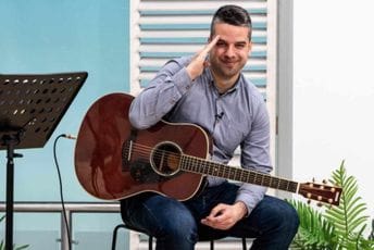 Konfabulacija ili „Pojačaj tu gitaru, familijo“ Konfabulacija ili „Pojačaj tu gitaru, familijo“