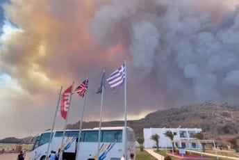 Katastrofa na Rodosu: U plamenu su hoteli, požar pustoši ostrvo (VIDEO) Katastrofa na Rodosu: U plamenu su hoteli, požar pustoši ostrvo (VIDEO)