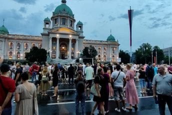 U Beogradu počeo 12. skup "Srbija protiv nasilja" U Beogradu počeo 12. skup "Srbija protiv nasilja"