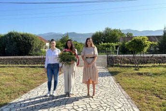 Delegacija SM DPS Crne Gore položila vijenac na Lazinama: Čuvamo sjećanje na mlade slobodare koji su svojim životima platili ljubav prema slobodi u domovini Delegacija SM DPS Crne Gore položila vijenac na Lazinama: Čuvamo sjećanje na mlade slobodare koji su svojim životima platili ljubav prema slobodi u domovini