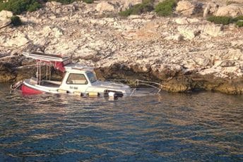 Sudar dva čamca u Dalmaciji: Jedan pobjegao, drugi potonuo kod obale