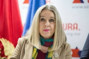 Jelušić: Na odmoru sam, nemam vremena da gledam šta rade Abazović i Adžić Jelušić: Na odmoru sam, nemam vremena da gledam šta rade Abazović i Adžić