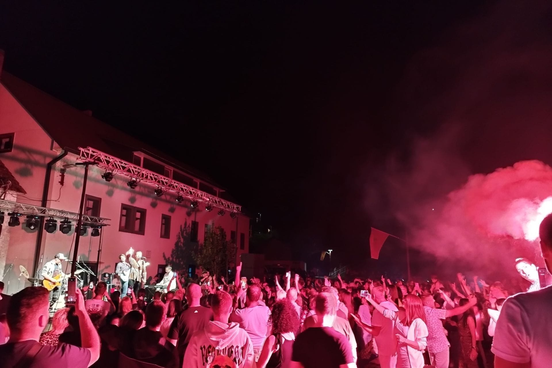 Fotografija 2: Hari Varešanović o nastupu u Šavniku: Koncert za pamćenje, publika je dizala moju energiju