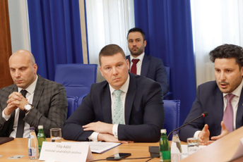 Trougao - Abazović, Adžić i Terzić skupo će koštati državu Trougao - Abazović, Adžić i Terzić skupo će koštati državu