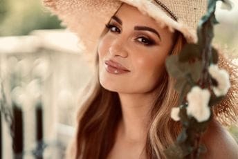 Portonovi Veče vina i koncert Jelene Tomašević na jednoj od najljepših lokacija na Jadranu Portonovi Veče vina i koncert Jelene Tomašević na jednoj od najljepših lokacija na Jadranu