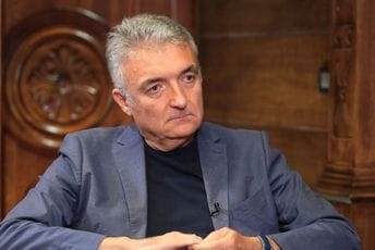 Vlahović: Čestitke rektore Božoviću, a posebno onima koji godinama ćute i trpe aktivnosti neregistrovane nacional-šovinističke platforme