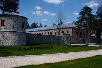 Dimitrije Popović sa Severinom Vučković i Slobodanom Marunovićem večeras u atrijumu Biljarde Dimitrije Popović sa Severinom Vučković i Slobodanom Marunovićem večeras u atrijumu Biljarde