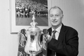 Umro čuveni fudbaler: Prvi engleski igrač plaćen milion funti Umro čuveni fudbaler: Prvi engleski igrač plaćen milion funti