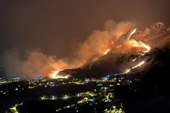 Dubrovnik: Situacija sve teža, gašenje iz vazduha nemoguće, ugrožene kuće, bilo i detonacija