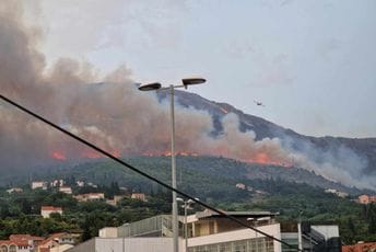 Teška borba s požarima u Dubrovniku, odbranjene kuće
