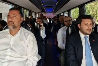 (VIDEO) Autobusom na sjednicu Vlade na Biogradskom jezeru (VIDEO) Autobusom na sjednicu Vlade na Biogradskom jezeru