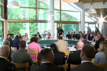 Htjeli bi da odlože početak školske godine, zadovoljni su kako teče ljetnja sezona Htjeli bi da odlože početak školske godine, zadovoljni su kako teče ljetnja sezona