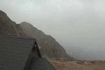 Nakon višednevne oluje u Sloveniji padao snijeg Nakon višednevne oluje u Sloveniji padao snijeg