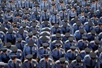 Novi srpski policajci počeli sa radom na sjeveru Kosova: "Svjestan sam rizika" Novi srpski policajci počeli sa radom na sjeveru Kosova: "Svjestan sam rizika"