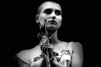 Šinejd O'Konor: Beskompromisna buntovnica čije poruke mnogi nijesu željeli da čuju (FOTO/VIDEO) Šinejd O'Konor: Beskompromisna buntovnica čije poruke mnogi nijesu željeli da čuju (FOTO/VIDEO)