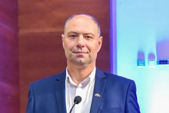 Ljumović: Jedini ispravan put vraćanje mandata građanima i vanredni izbori, fotelje nijesu preče od države Ljumović: Jedini ispravan put vraćanje mandata građanima i vanredni izbori, fotelje nijesu preče od države