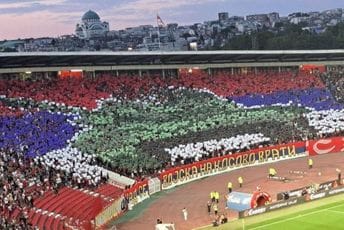 Delije podigle koreografiju tenka s ratnohuškačkom porukom za Kosovo Delije podigle koreografiju tenka s ratnohuškačkom porukom za Kosovo