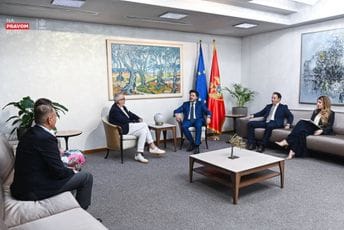 Abazović sa investitorima: Gradnja prestižnog hotela novi početak za Ulcinj Abazović sa investitorima: Gradnja prestižnog hotela novi početak za Ulcinj