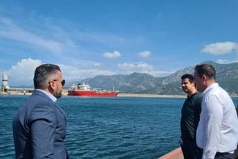 Realizovati projekate koji podrazumijevaju ulaganja u lučku infrastrukturu Realizovati projekate koji podrazumijevaju ulaganja u lučku infrastrukturu