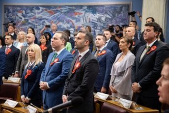 Nakon brojnih preokreta u pregovorima: Evo ko su potencijalni ministri u Spajićevoj vladi Nakon brojnih preokreta u pregovorima: Evo ko su potencijalni ministri u Spajićevoj vladi