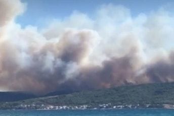 Novi veliki požar buknuo u Hrvatskoj, vatrogasci kažu da je situacija teška
