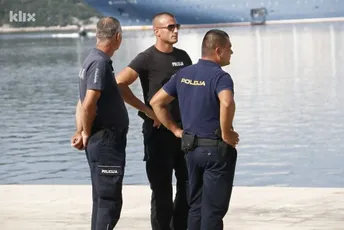 Haotična situacija: Masovna tučnjava u Neumu, ima povrijeđenih i privedenih osoba Haotična situacija: Masovna tučnjava u Neumu, ima povrijeđenih i privedenih osoba