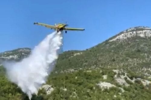 Požar na lokalitetu Grbavci - Bolje sestre stavljen pod kontrolu: Avion MUP-a nadletio 13 puta, na požarište izbačeno 39 tona vode