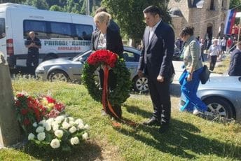 Borovinić-Bojović u Velici: Mjesto bolne istorijske lekcije, ljudski um zastaje pred tom zvjerskom svirepošću Borovinić-Bojović u Velici: Mjesto bolne istorijske lekcije, ljudski um zastaje pred tom zvjerskom svirepošću