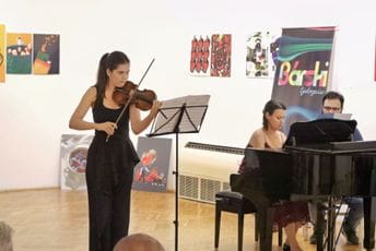 Sjajna izvedba djela za klavir i violinu: Barski studenti muzičkih akademija oduševili sugrađane Sjajna izvedba djela za klavir i violinu: Barski studenti muzičkih akademija oduševili sugrađane