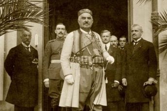 Greška je kralja Nikole što je prihvatio da srpski oficiri komanduju generalštabom crnogorske vojske u ratu 1914-1916 Kralj Nikola sa članovima Vlade Crne Gore u egzilu u Francuskoj