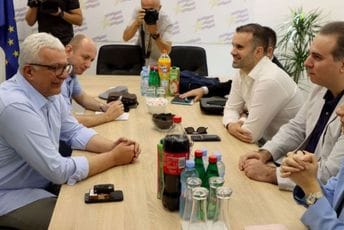 Knežević i Mandić odbili novu Spajićevu ponudu Sa ranijih pregovora Mandića, Kneževića i Spajića