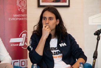 Pajović: Ako mi spaljujemo pisce, kolumniste i ideju antifašističke Crne Gore onda zaista treba svi jako da se zabrinemo Pajović: Ako mi spaljujemo pisce, kolumniste i ideju antifašističke Crne Gore onda zaista treba svi jako da se zabrinemo