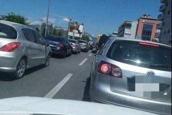 Velike gužve na putevima ka primorju: Povremeno obustave saobraćaja kod tunela Sozina Velike gužve na putevima ka primorju: Povremeno obustave saobraćaja kod tunela Sozina