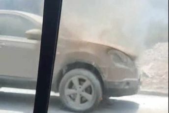 Gorjelo vozilo na putu Podgorica - Cetinje: Intervenisali vatrogasci Gorjelo vozilo na putu Podgorica - Cetinje: Intervenisali vatrogasci