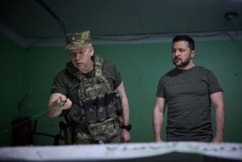 Zelenski posjetio vojsku u Bahmutu: Pripremaju se teške odluke za Ukrajinu Zelenski posjetio vojsku u Bahmutu: Pripremaju se teške odluke za Ukrajinu