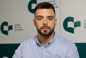 Obradović: Prekrajanja resora u Vladi mogu otežati rad čitave javne uprave Obradović: Prekrajanja resora u Vladi mogu otežati rad čitave javne uprave