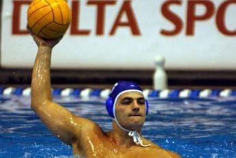 Nekadašnji reprezentativac SRJ uhapšen jer se skidao go u parku, iza njega je niz seksualnih napada i prestupa Nekadašnji reprezentativac SRJ uhapšen jer se skidao go u parku, iza njega je niz seksualnih napada i prestupa