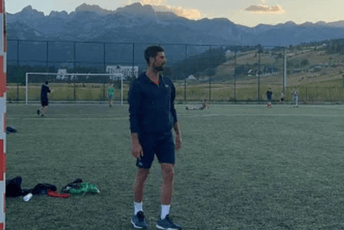 Đoković na Žabljaku zaigrao fudbal, srpski mediji pišu da je kupio vilu u Crnoj Gori Đoković na Žabljaku zaigrao fudbal, srpski mediji pišu da je kupio vilu u Crnoj Gori