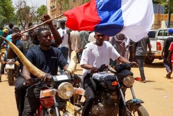 Države zapadne afrike prijete hunti iz Nigera: Za sedam dana vratite Bazuma ili šaljemo vojsku Države zapadne afrike prijete hunti iz Nigera: Za sedam dana vratite Bazuma ili šaljemo vojsku