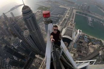 Francuz koji je volio da se penje na vrhove nebodera je mrtav: Danas je pao sa 68. sprata Francuz koji je volio da se penje na vrhove nebodera je mrtav: Danas je pao sa 68. sprata