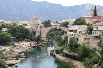 Mostar: Žena pala niz stijene u Neretvu i poginula Mostar: Žena pala niz stijene u Neretvu i poginula