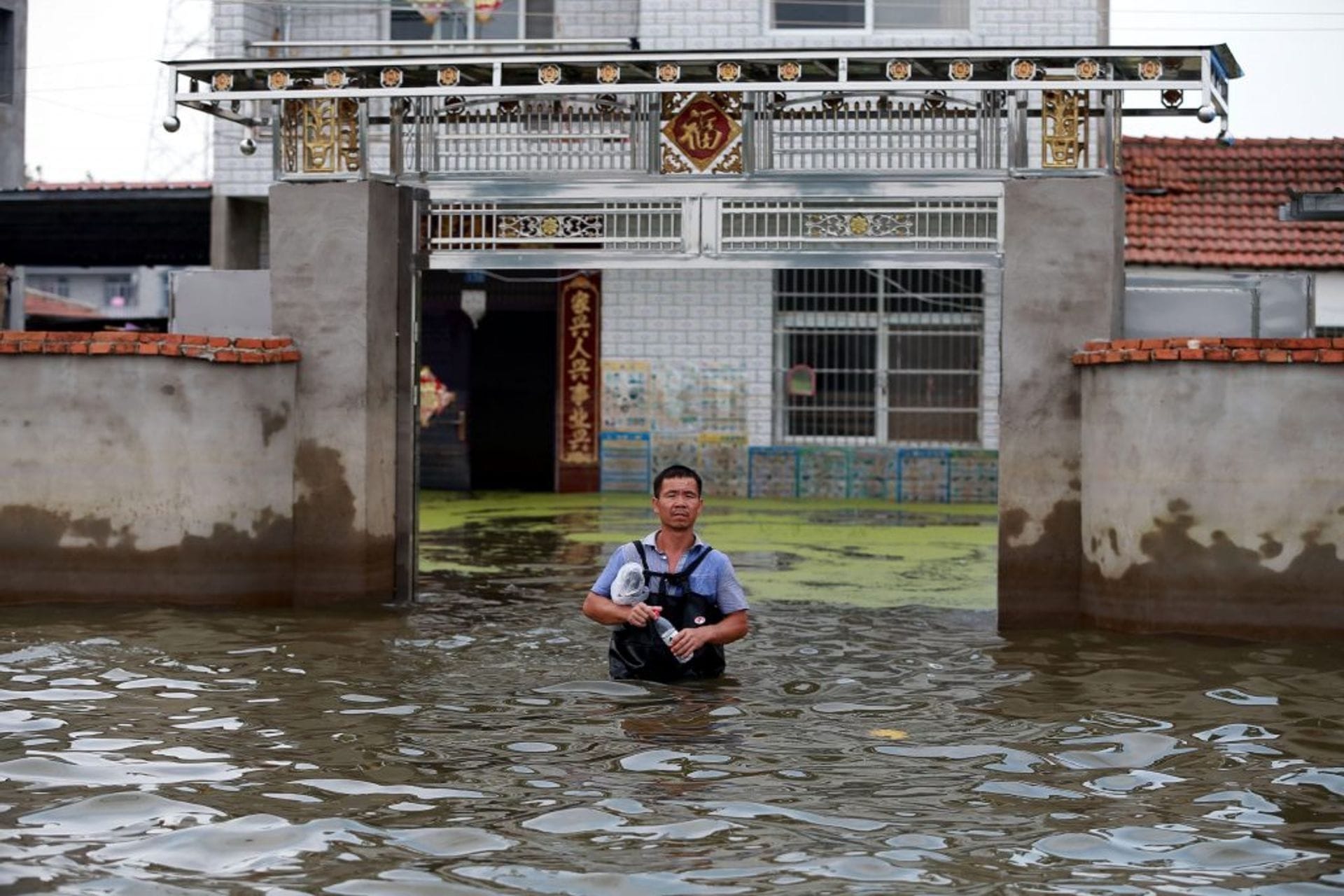 Fotografija 1: Peking na udaru moćnog tajfuna: Desetine hiljada ljudi evakuisano
