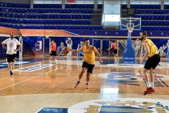 Naši najbolji košarkaši počeli pripreme za Mundobasket: Naporan rad, sjajna atmosfera i uslovi Naši najbolji košarkaši počeli pripreme za Mundobasket: Naporan rad, sjajna atmosfera i uslovi