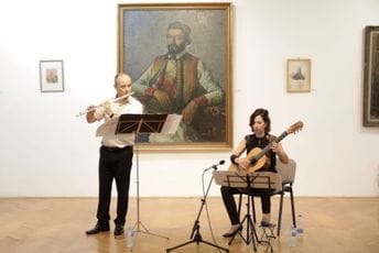 Duo Brajović-Nikčević nastupio na Ljetopisu: Gitarske note u Dvorcu oduševile publiku Duo Brajović-Nikčević nastupio na Ljetopisu: Gitarske note u Dvorcu oduševile publiku