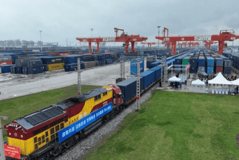 Ove godine, broj teretnih vozova od Kine ka Evropi premašio brojku od 10.000 Ove godine, broj teretnih vozova od Kine ka Evropi premašio brojku od 10.000