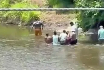 Kostarika: Krokodil ubio fudbalera, policija na kraju usmrtila životinju kako bi se domogla mladićevog tijela Kostarika: Krokodil ubio fudbalera, policija na kraju usmrtila životinju kako bi se domogla mladićevog tijela