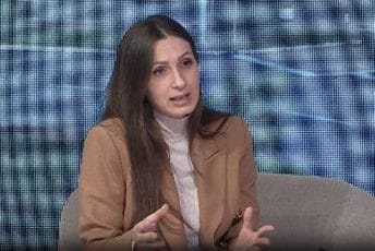 Brajušković-Popović: Mladi odlaze zbog loših uslova rada, malih plata, politizacije... Brajušković-Popović: Mladi odlaze zbog loših uslova rada, malih plata, politizacije...