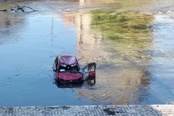 Žena nastradala prilikom slijetanja vozilom u Nišavu Žena nastradala prilikom slijetanja vozilom u Nišavu